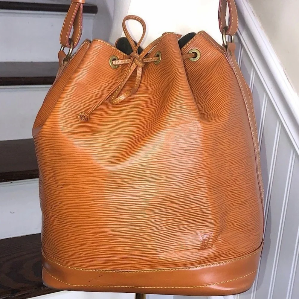 Vintage LOUIS VUITTON Noe Cipango Gold Epi Leather Tote Drawstring Bucket Bag